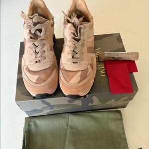 Valentino dusty pink rockstud camouflage sneaker size 36